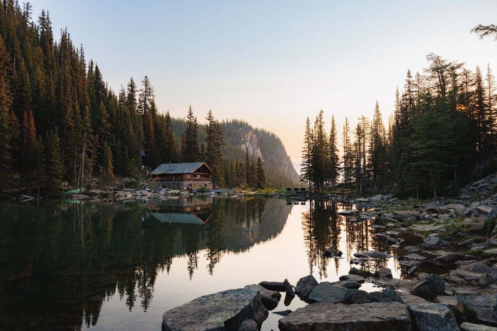 Hiking up to Lake Agnes Tea House