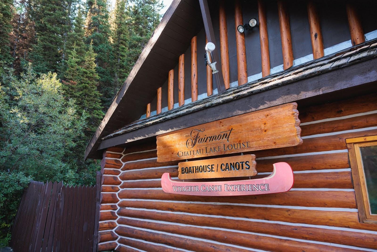 Boathouse for renting a canoe at Lake Louise 